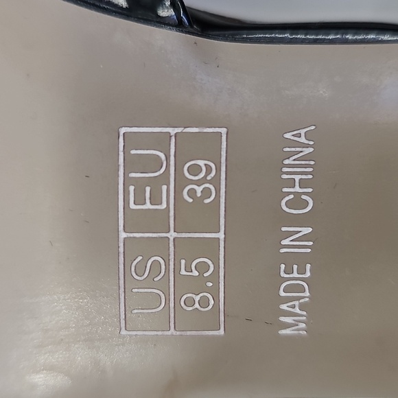 Modencoco Black Patent Leather Pointed Toe Low Block Heel w Pearl Accent Sz:8.5 - Picture 7 of 10